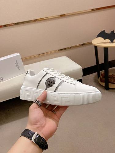 Picture of Versace Shoes Men _SKUfw102480753fw